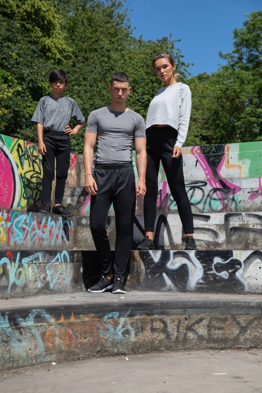 Spodnie dresowe damskie Tombo z elastycznym pasem regulowanym troczkami