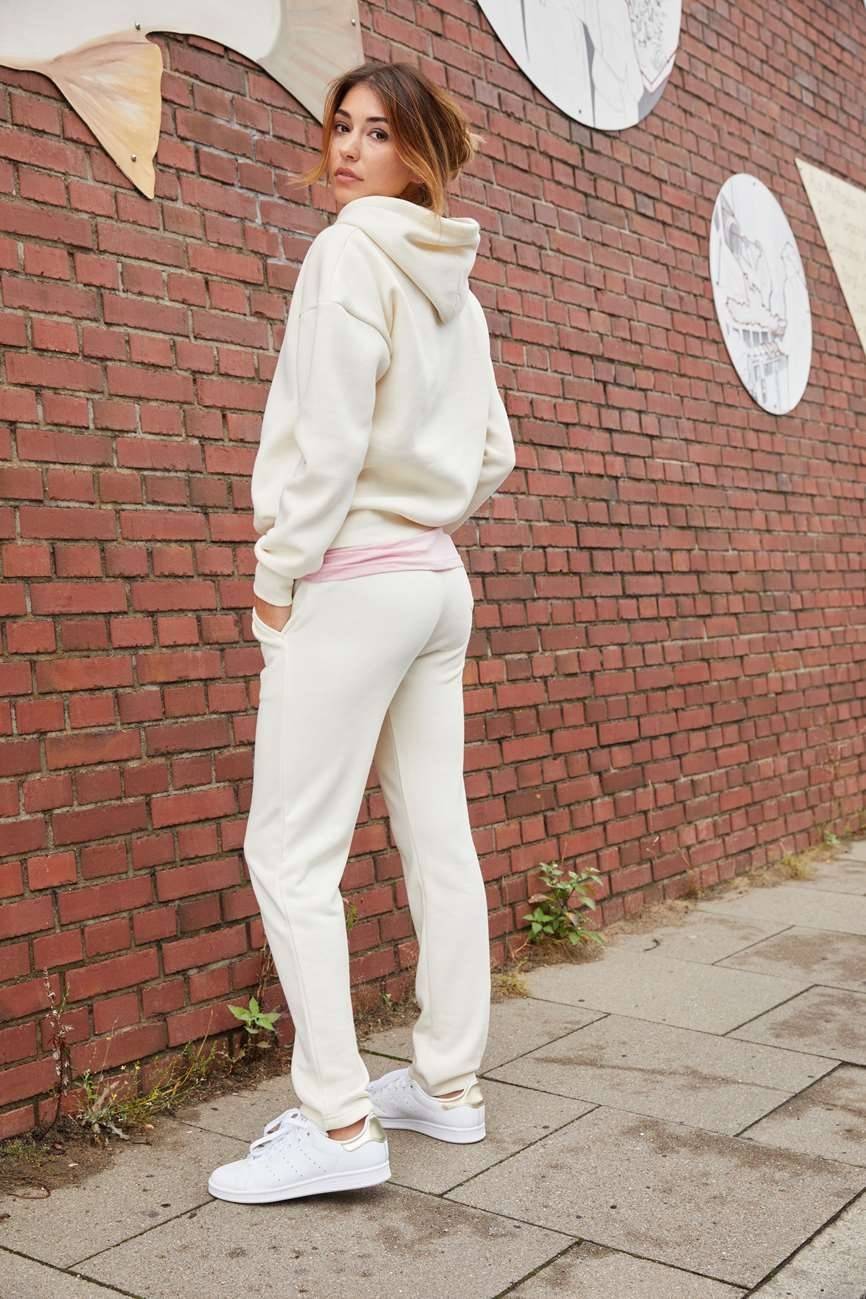 Spodnie dresowe damskie wykonane z wysokiej jakości materiału