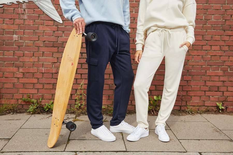 Spodnie dresowe damskie wykonane z wysokiej jakości materiału