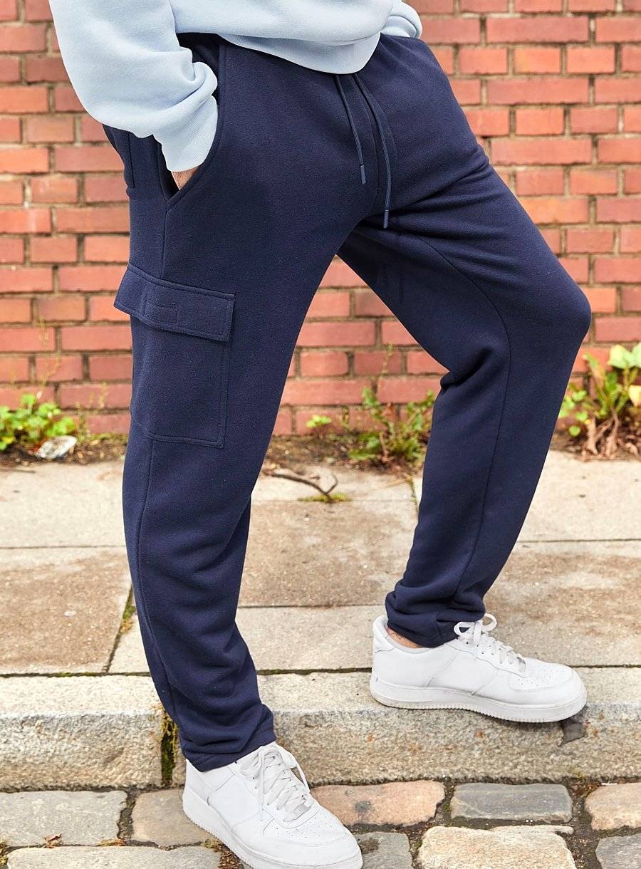 Spodnie dresowe męskie wykonane z wysokiej jakości materiału