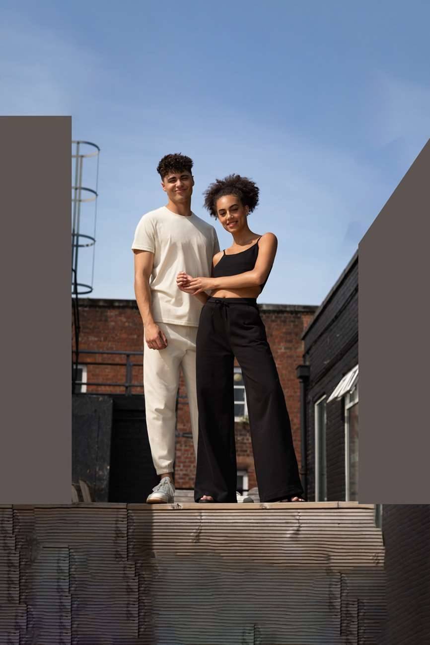 Spodnie dresowe w stylowym kroju typu dzwony, model damski