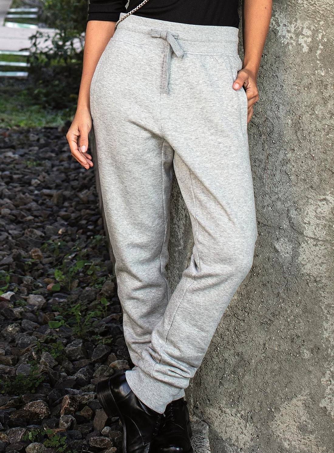 Spodnie sportowe damskie z głębokimi kieszeniami na zamek