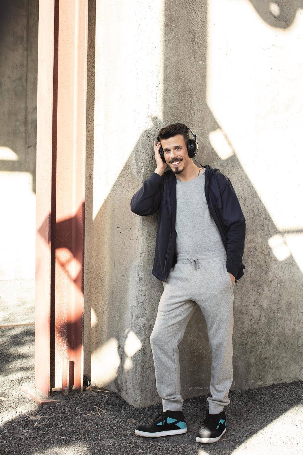 Spodnie sportowe męskie z głębokimi kieszeniami na zamek