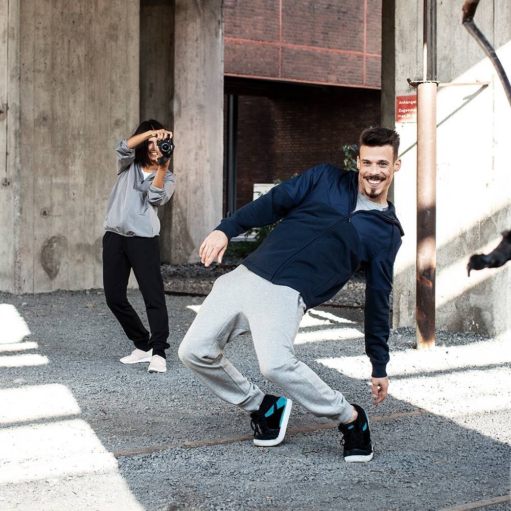 Spodnie sportowe męskie z głębokimi kieszeniami na zamek