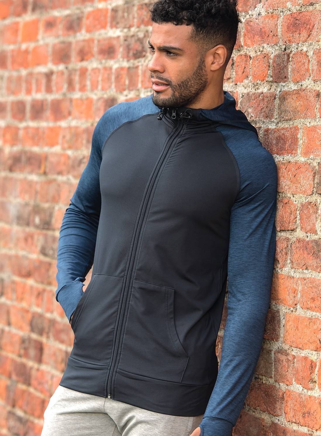 Sportowa bluza męska z kontrastowymi rękawami