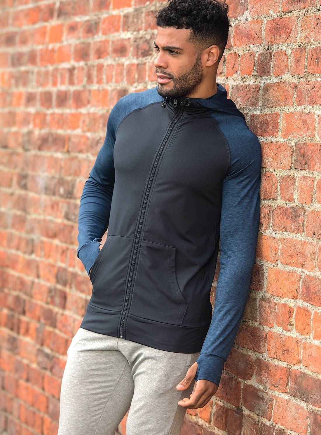 Sportowa bluza męska z kontrastowymi rękawami