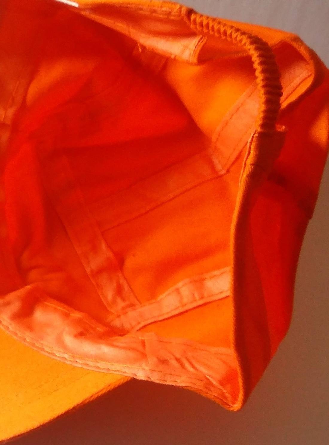 Sportowa dziecięca czapka z daszkiem