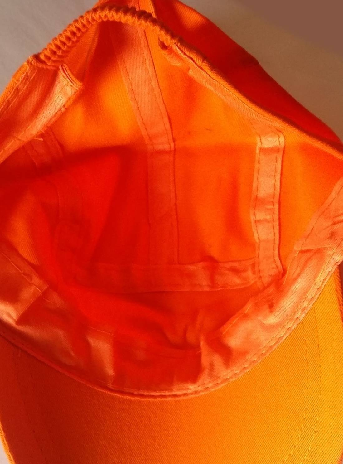 Sportowa dziecięca czapka z daszkiem