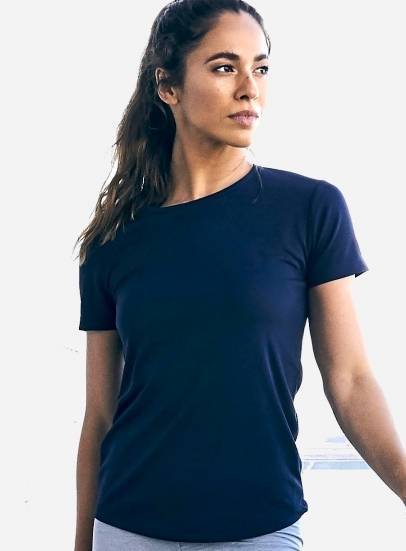 Sportowa koszulka damska z gładkiego, oddychającego materiału z recyklingu