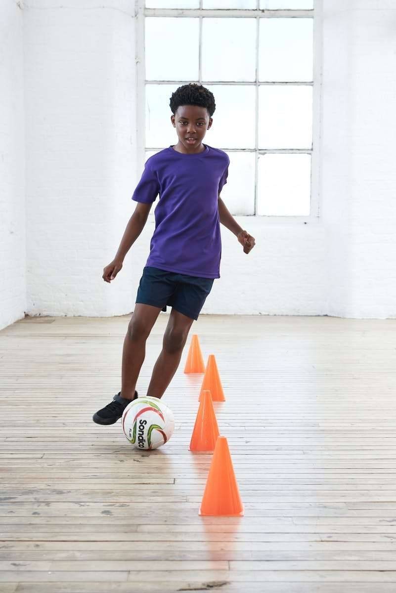 Sportowa koszulka dziecięca z gładkiego, oddychającego materiału z recyklingu