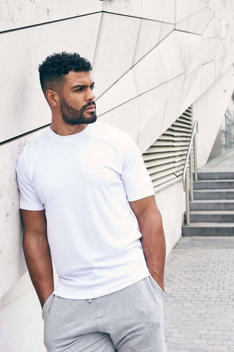 Sportowa koszulka męska z gładkiego, oddychającego materiału z recyklingu