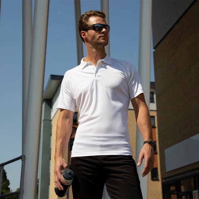 Sportowa koszulka polo o delikatnej strukturze