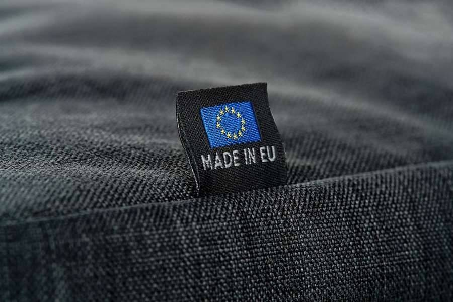 Sportowa torba Europe z odpinanym pasem na ramię