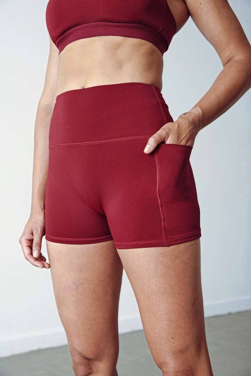 Sportowe szorty damskie z kieszenią