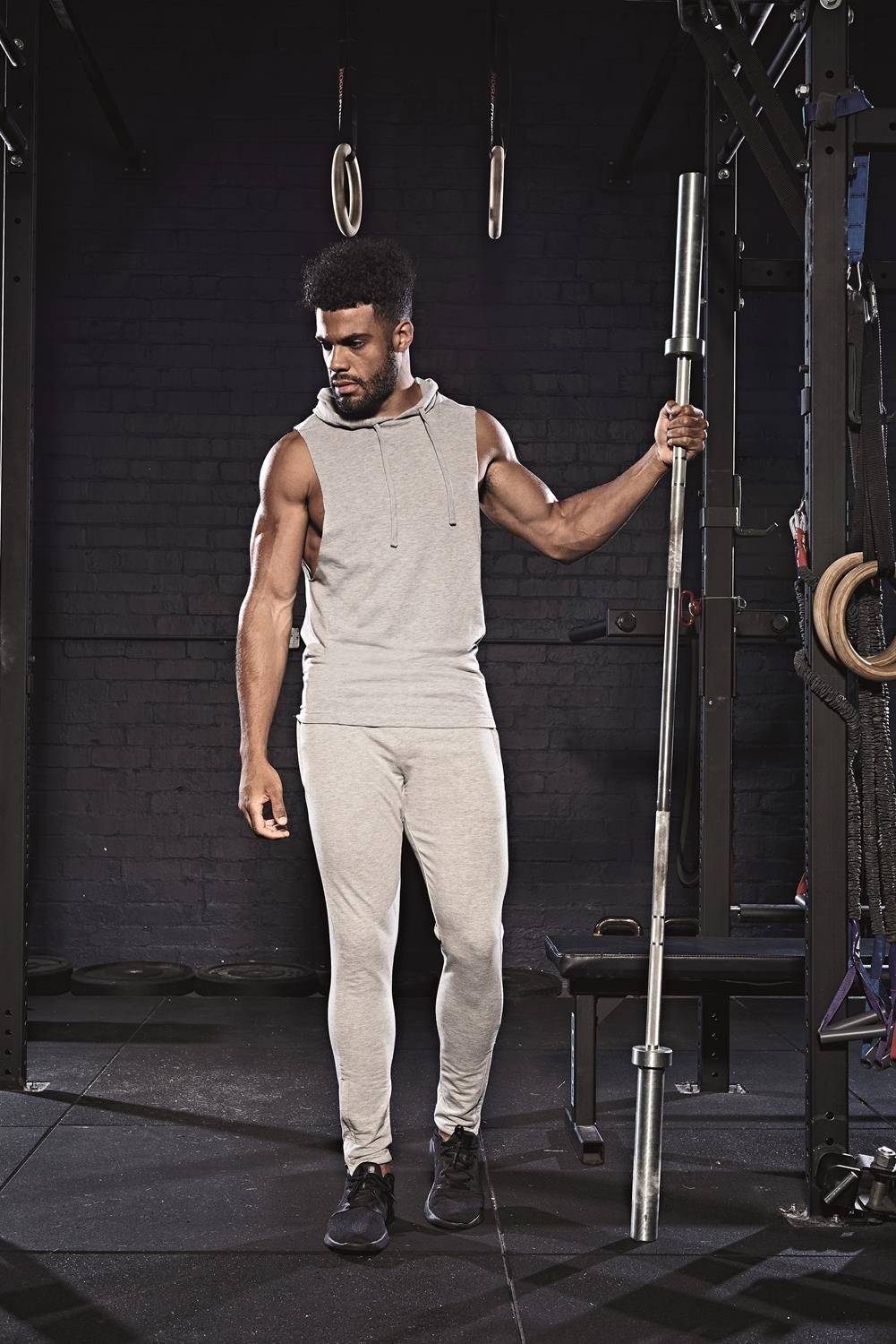 Sportowy bezrękawnik z kapturem z materiału odprowadzającego wilgoć