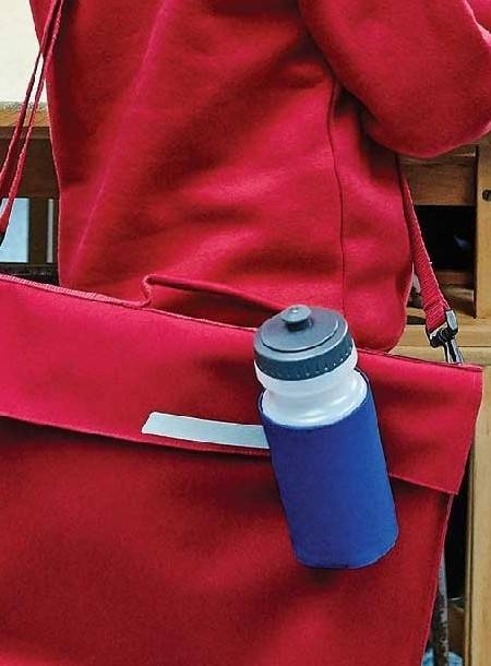 Sportowy bidon z uchwytem i zapięciem Quadra