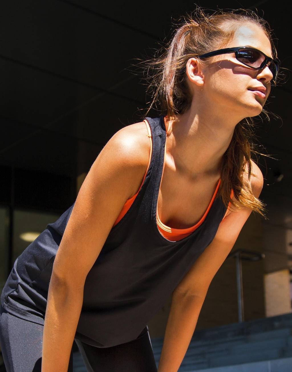 Sportowy podkoszulek damski z oddychającego materiału