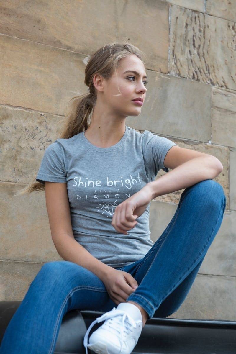 Stylowa koszulka damska w melanżowym wzorze