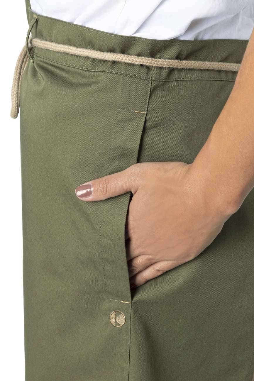 Stylowa zapaska kelnerska z upięciem wykonanym ze sznurka