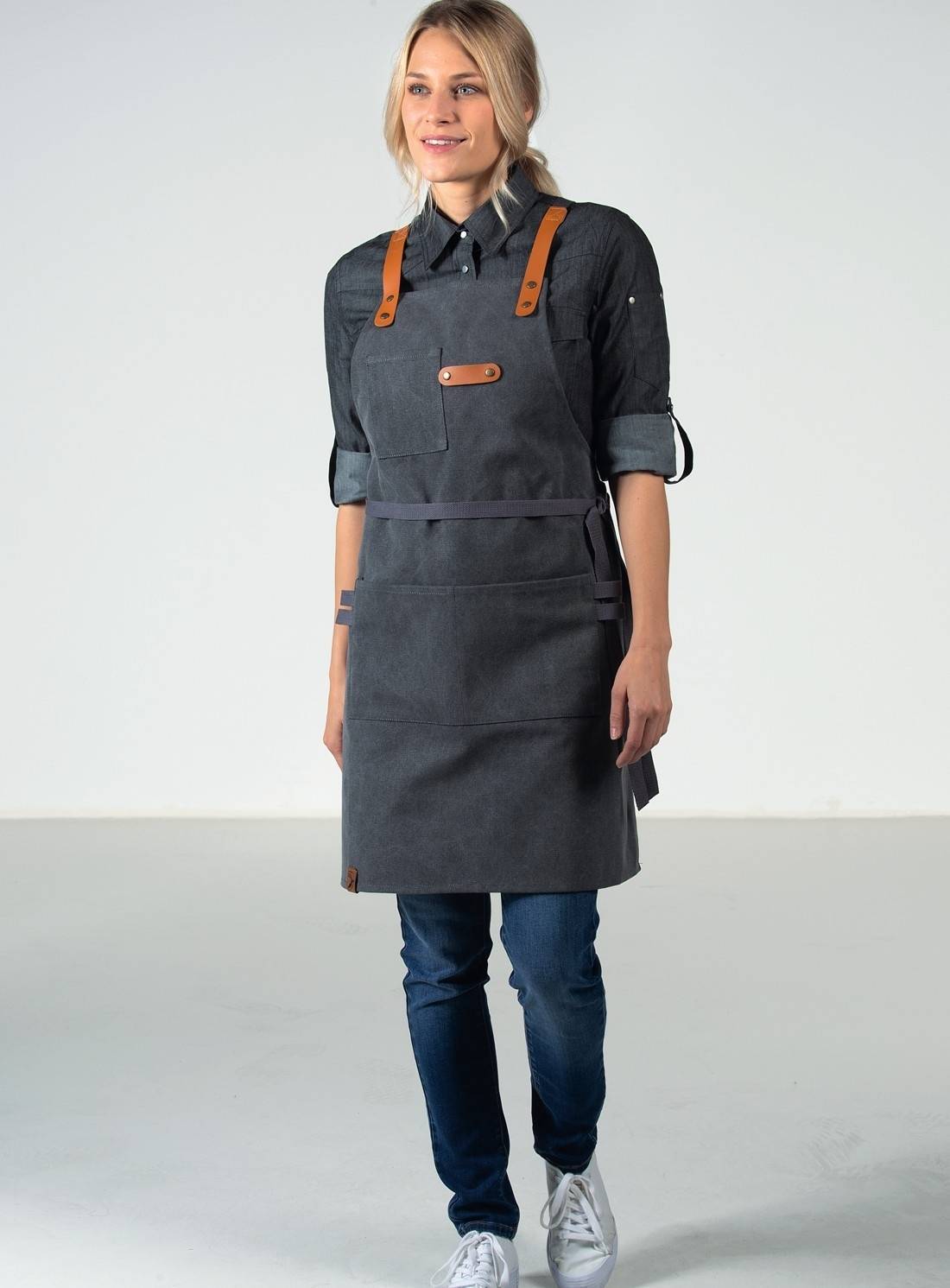 Stylowy fartuch kelnerski ze skórzanymi akcentami