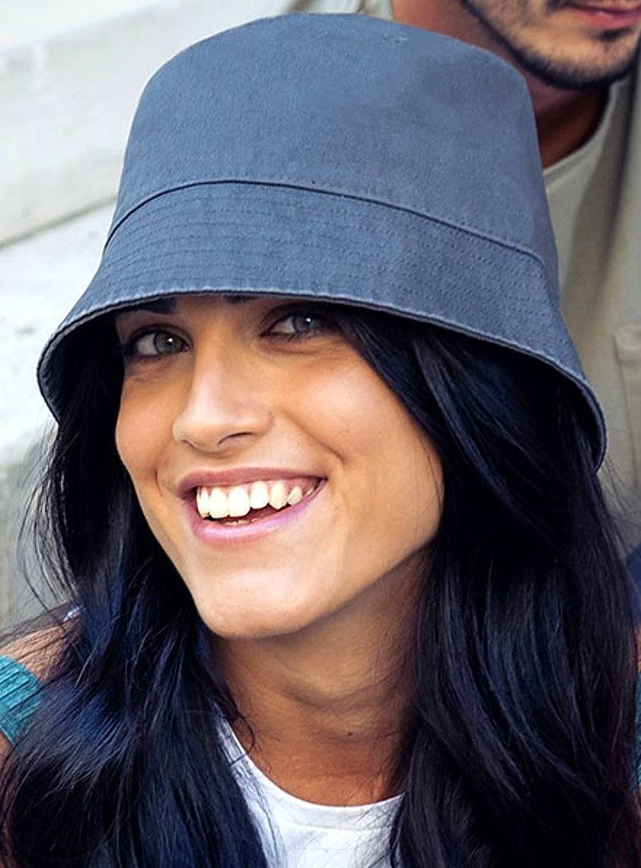 Stylowy kapelusz z oczkami wentylacyjnymi