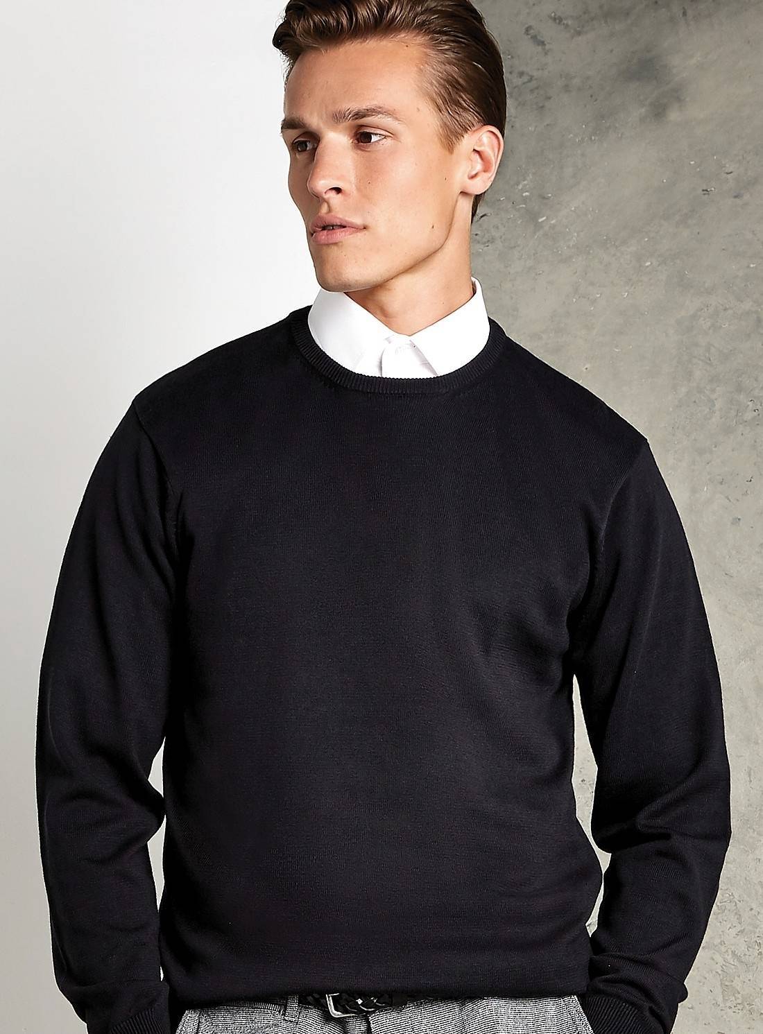 Sweter męski z dekoracyjnym obszyciem dekoltu