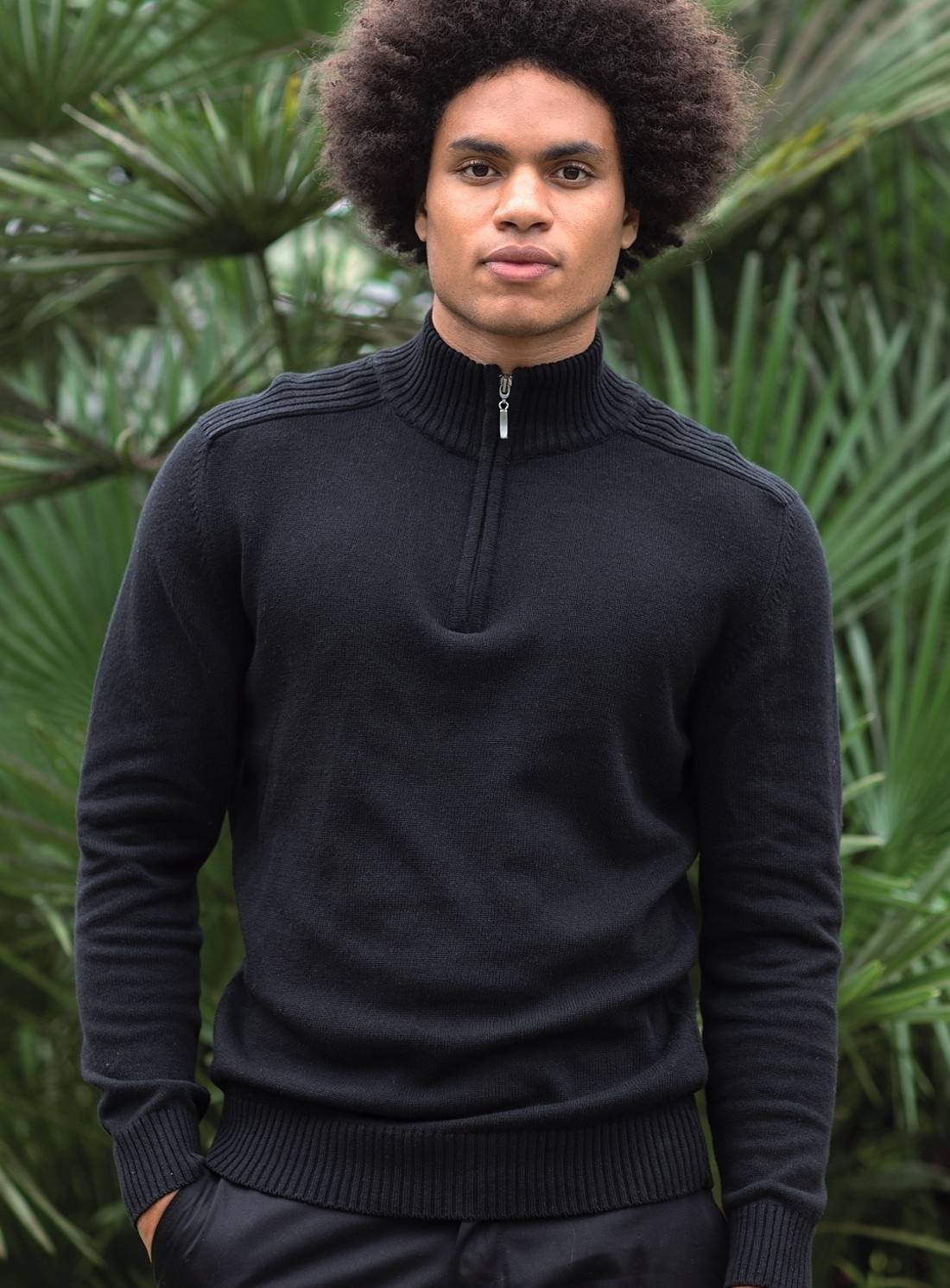 Sweter męski z prążkowanym wykończeniem i krótkim zamkiem