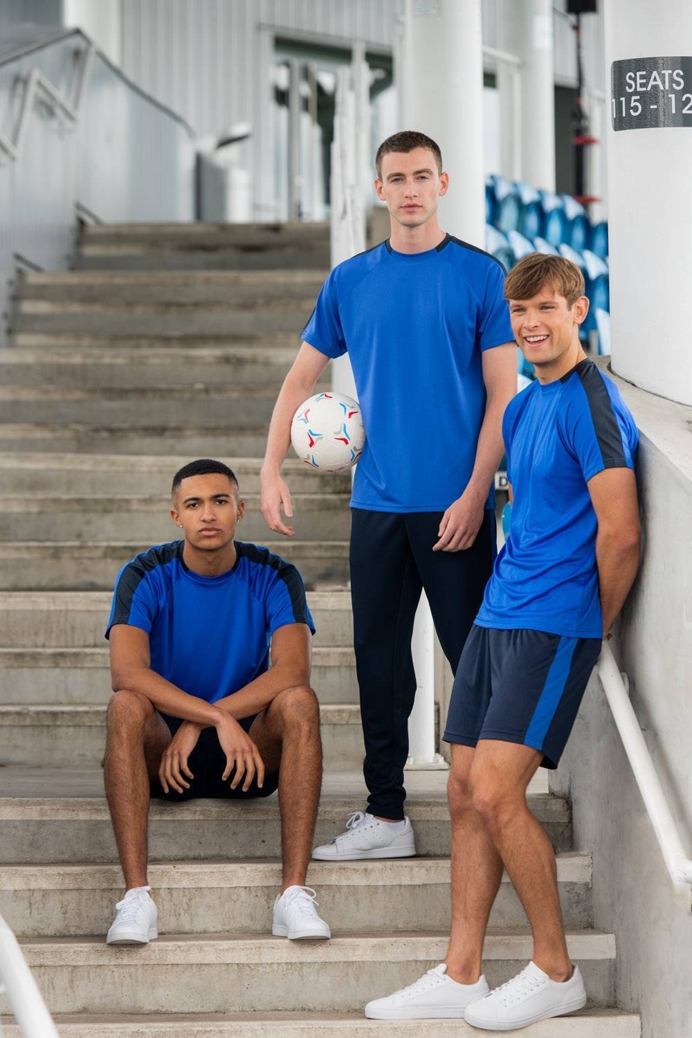 Szybkoschnąca koszulka sportowa z kontrastowymi panelami