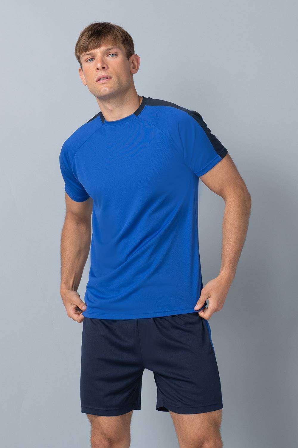 Szybkoschnąca koszulka sportowa z kontrastowymi panelami