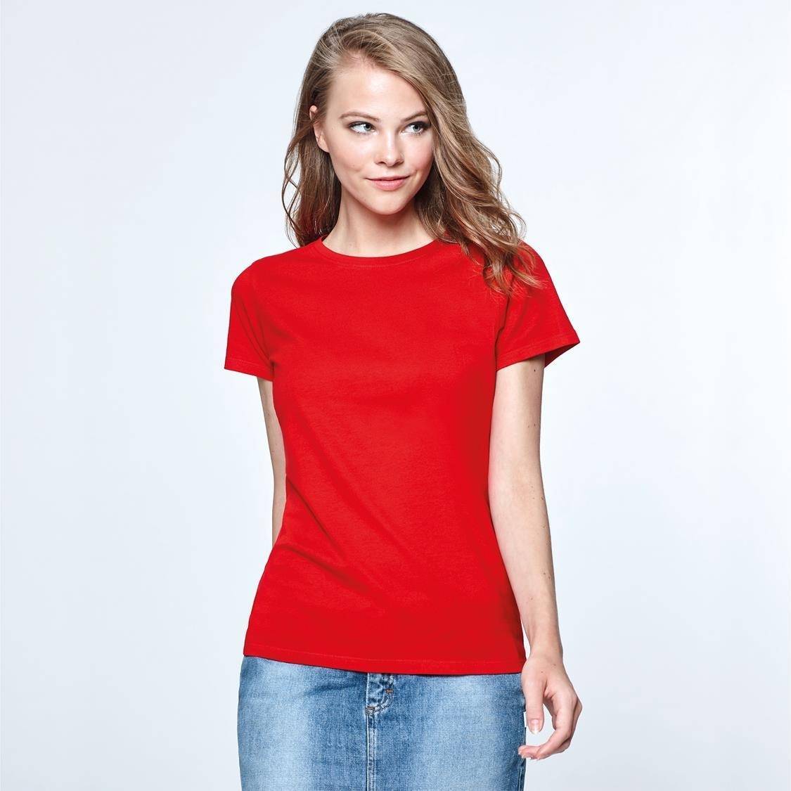 T-shirt damski o zwężanym kroju z odrywaną metką