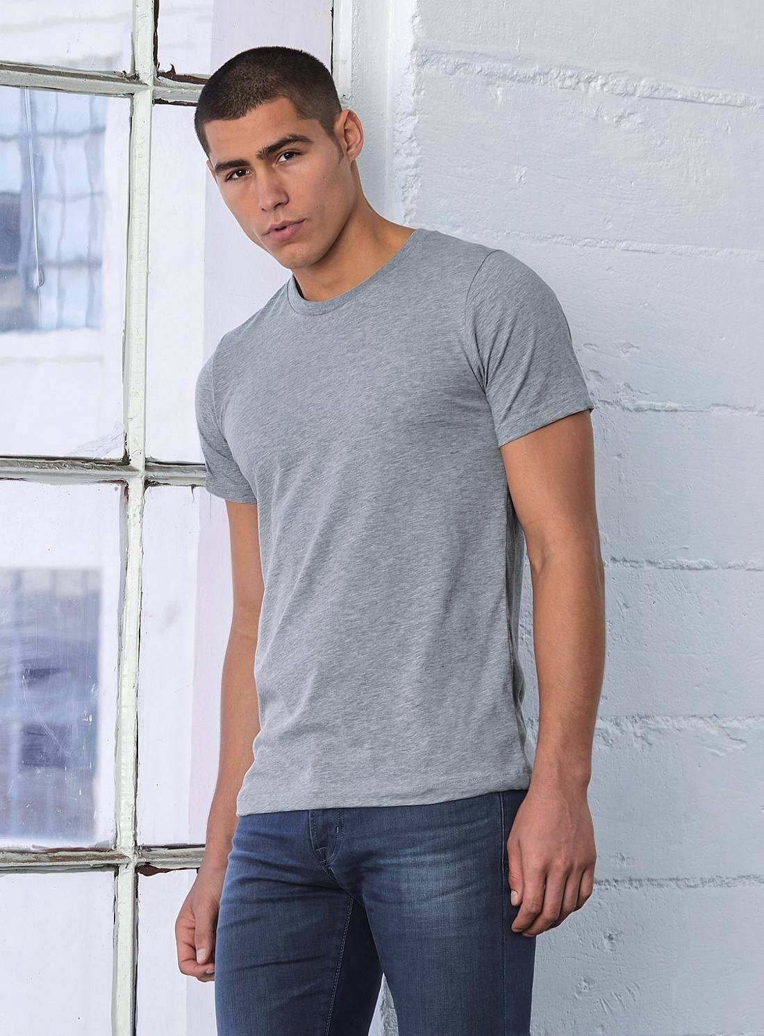 T-shirt z czesanej bawełny o lekko dopasowany kroju