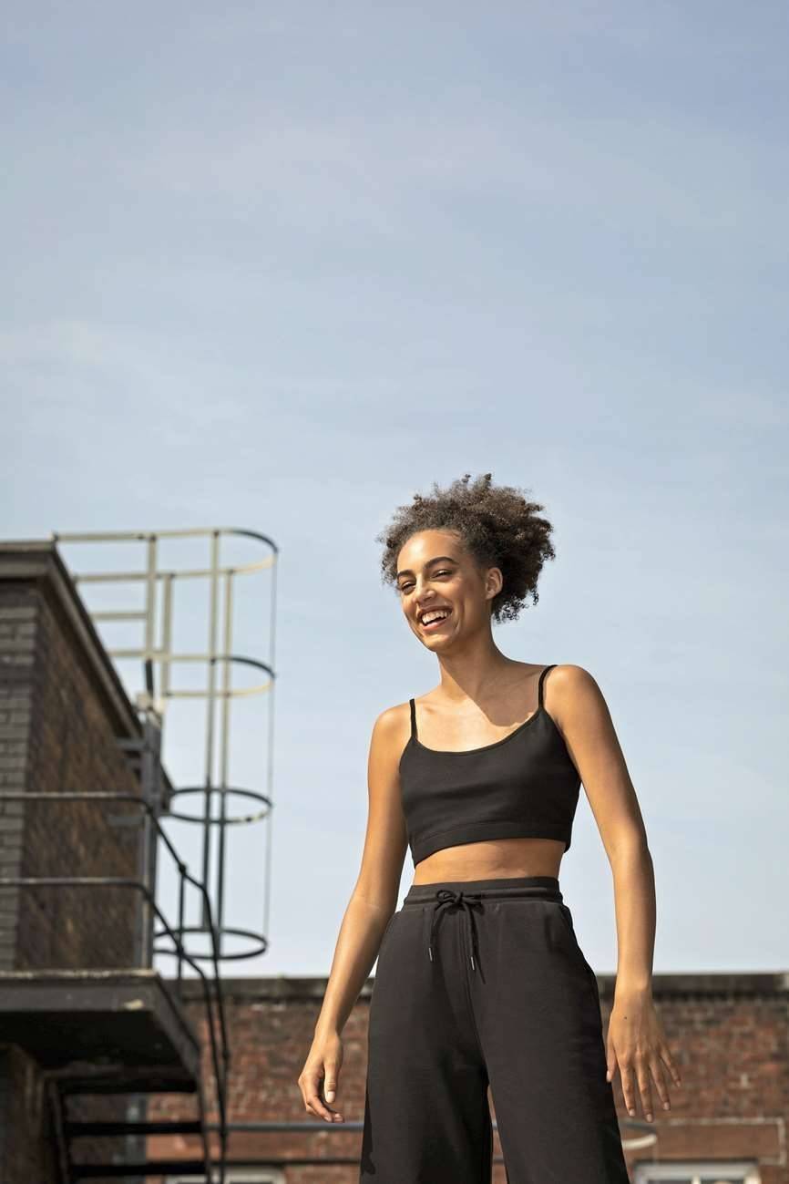 Top damski na wąskich ramiączkach, materiał z recyklingu