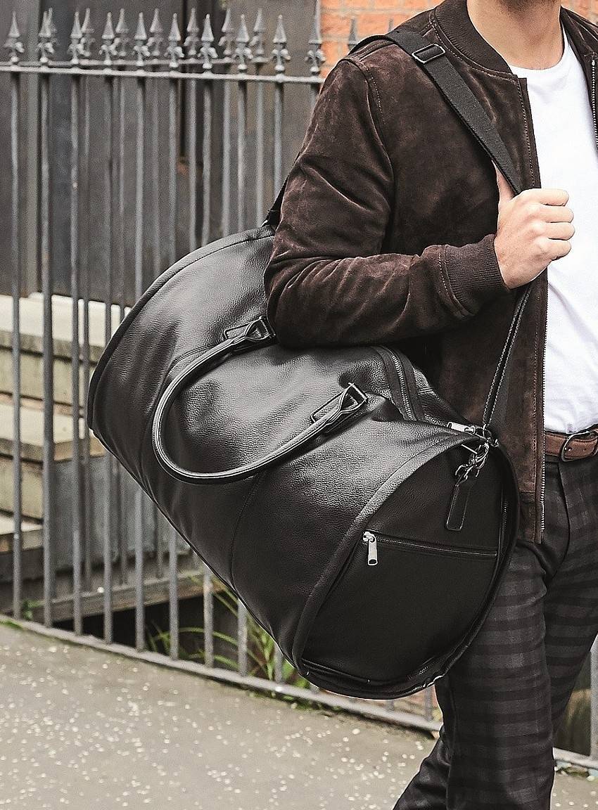 Torba na garnitur z praktycznymi kieszeniami z imitowanej skóry