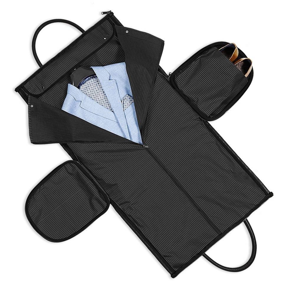 Torba na garnitur z praktycznymi kieszeniami z imitowanej skóry