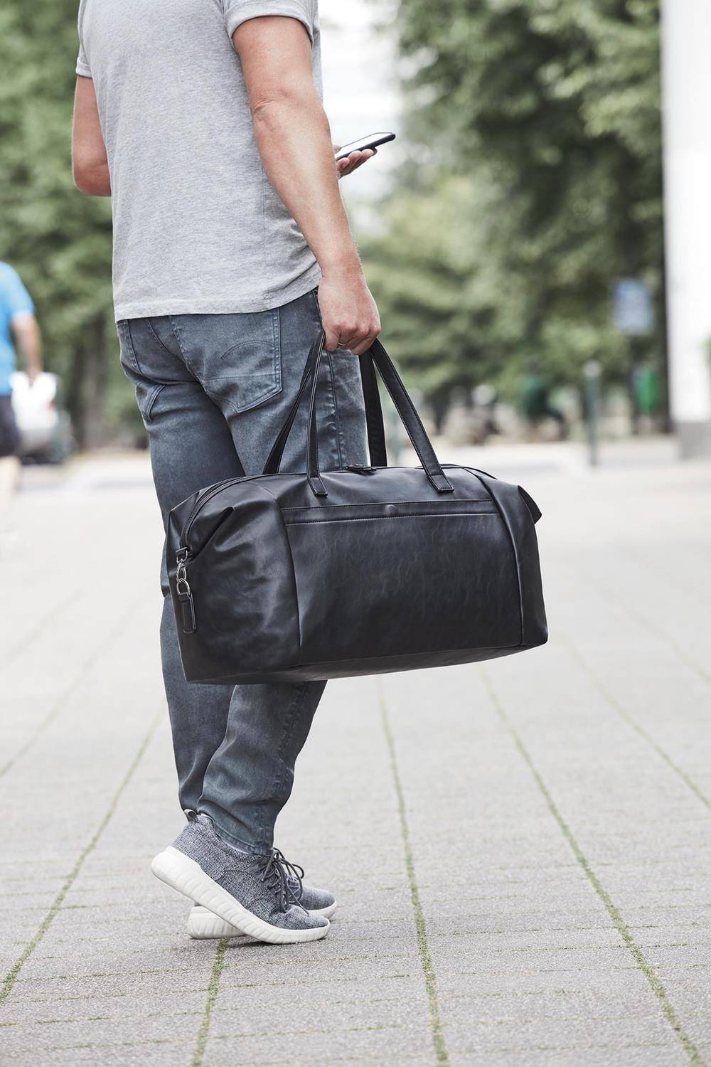 Torba podróżna ze wzmocnionym spodem uszyta z ekoskóry