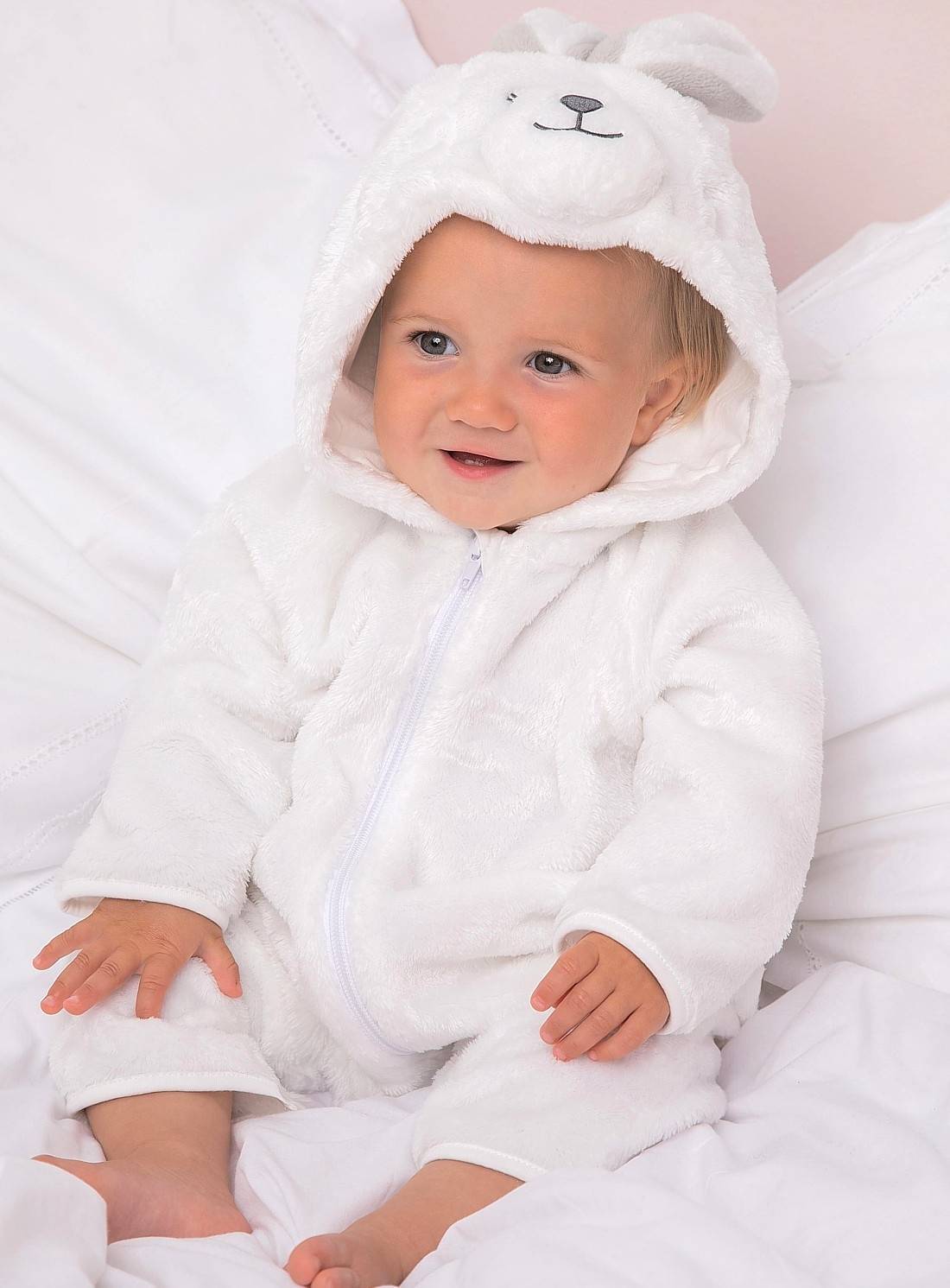 Uroczy kombinezon dziecięcy z pluszowymi dekoracjami