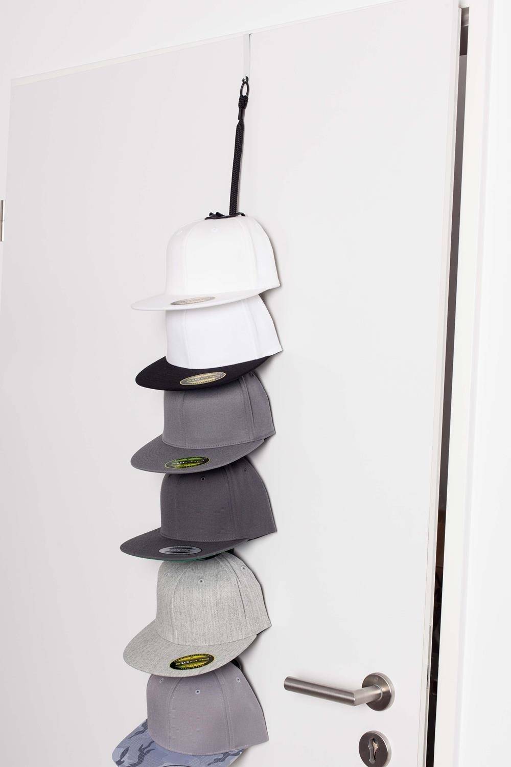 Wieszak na czapki z daszkiem