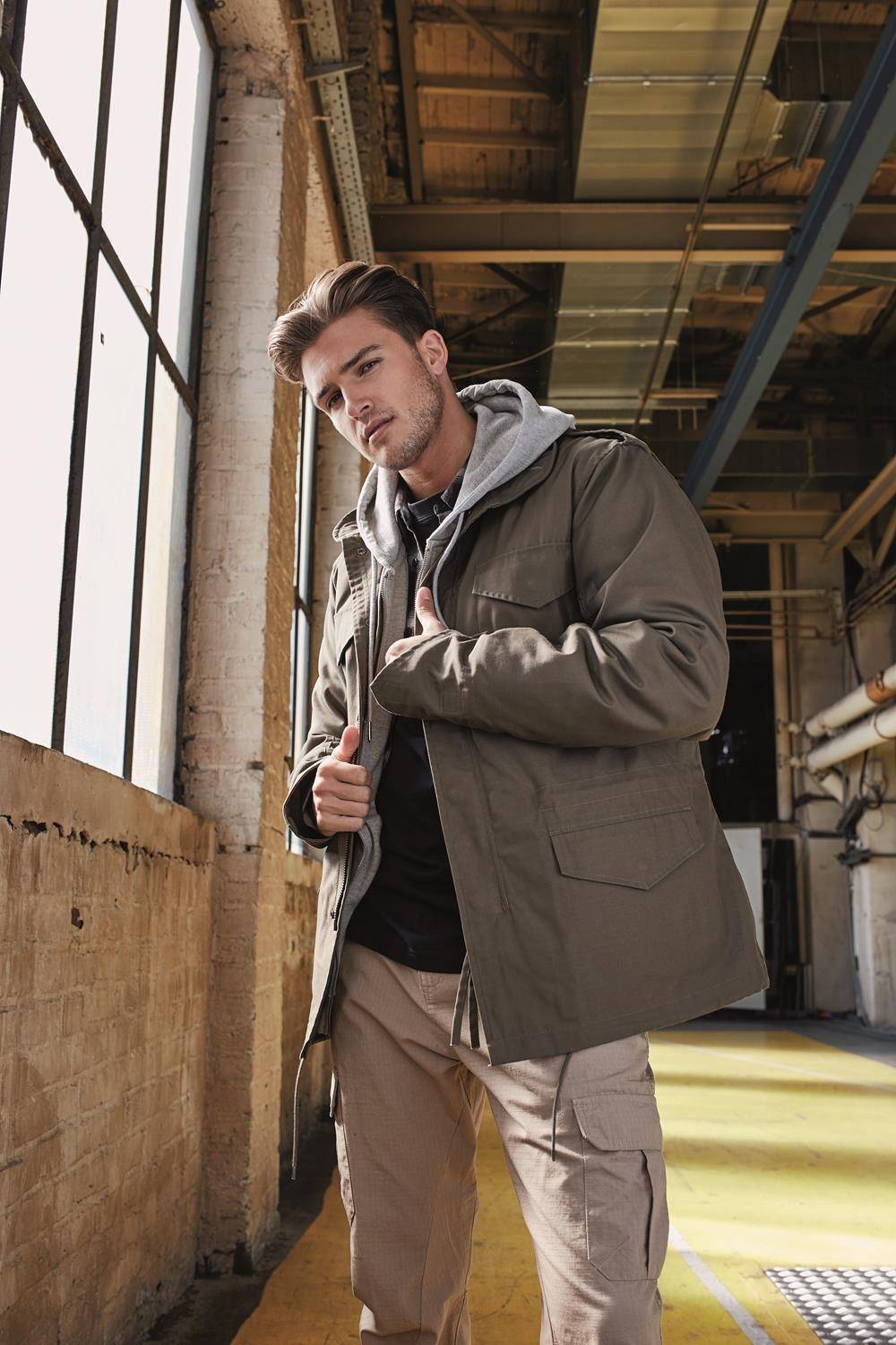 Wodoodporna kurtka męska z solidnego materiału z chowanym kapturem