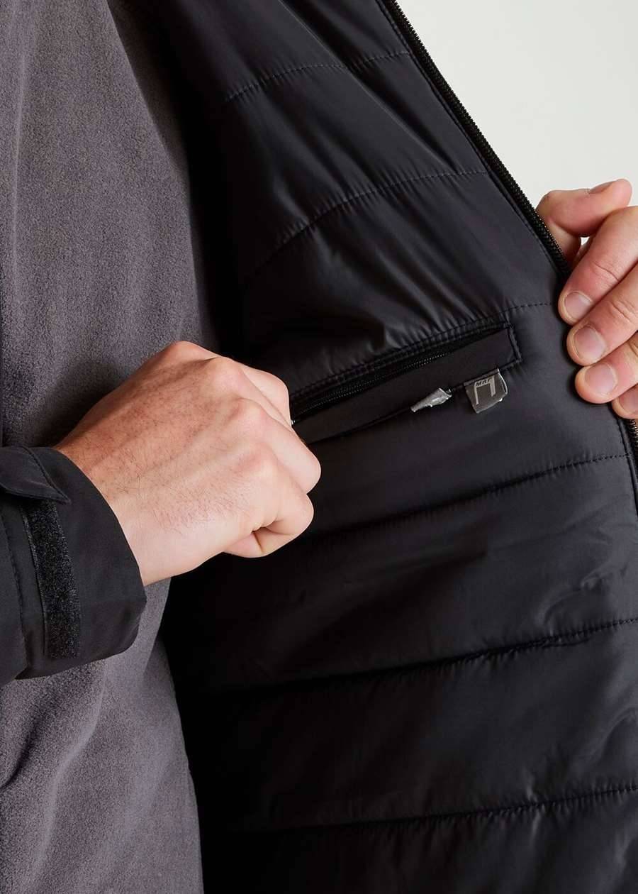 Wodoodporna kurtka z regulowanym kapturem oraz licznymi kieszeniami, materiał z recyklingu