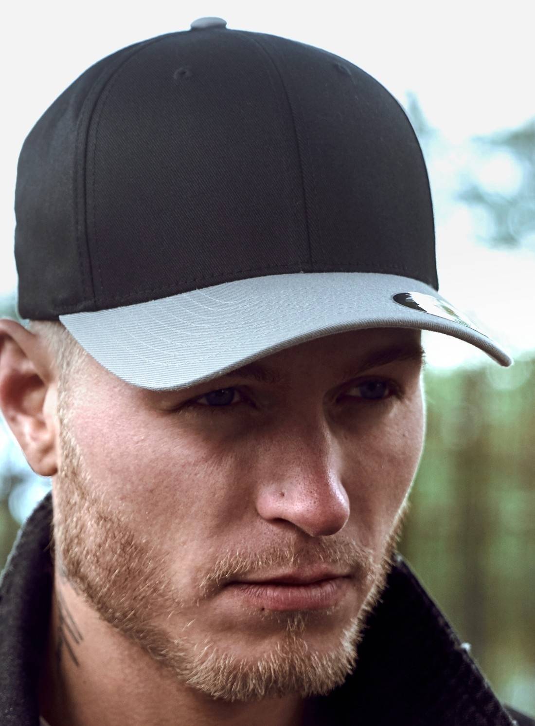 Wodoszczelna lekko nabłyszcza czapka z daszkiem