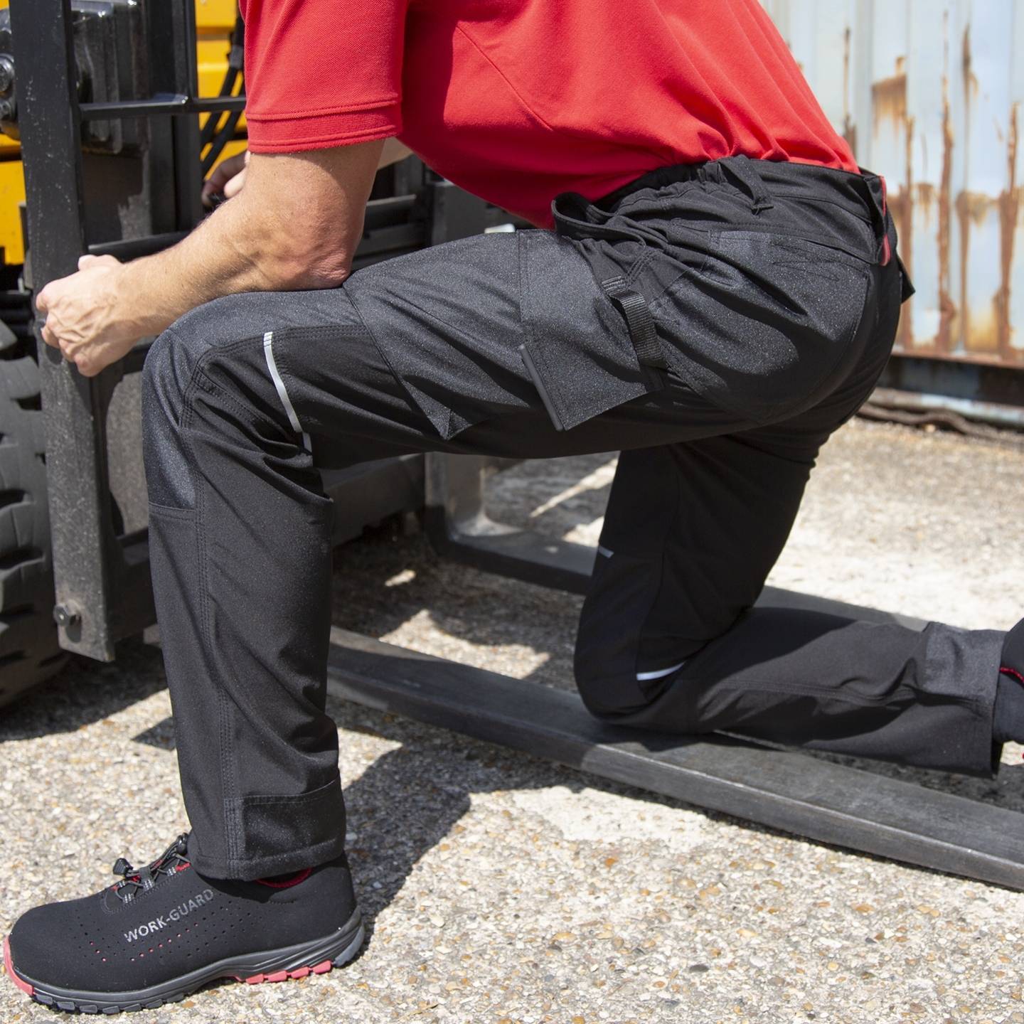 Wytrzymałe spodnie robocze ze wzmacnianymi kolanami