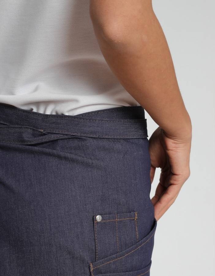 Zapaska jeansowa za kolano z kieszeniami