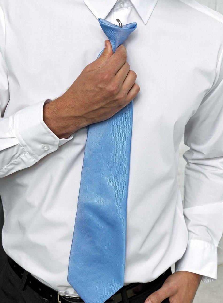 Zapinany krawat kelnerski