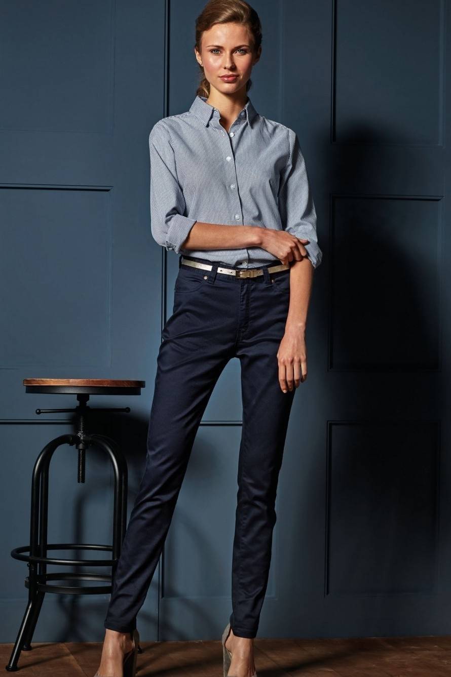 Zwężane spodnie damskie z zapięciem na zatrzask